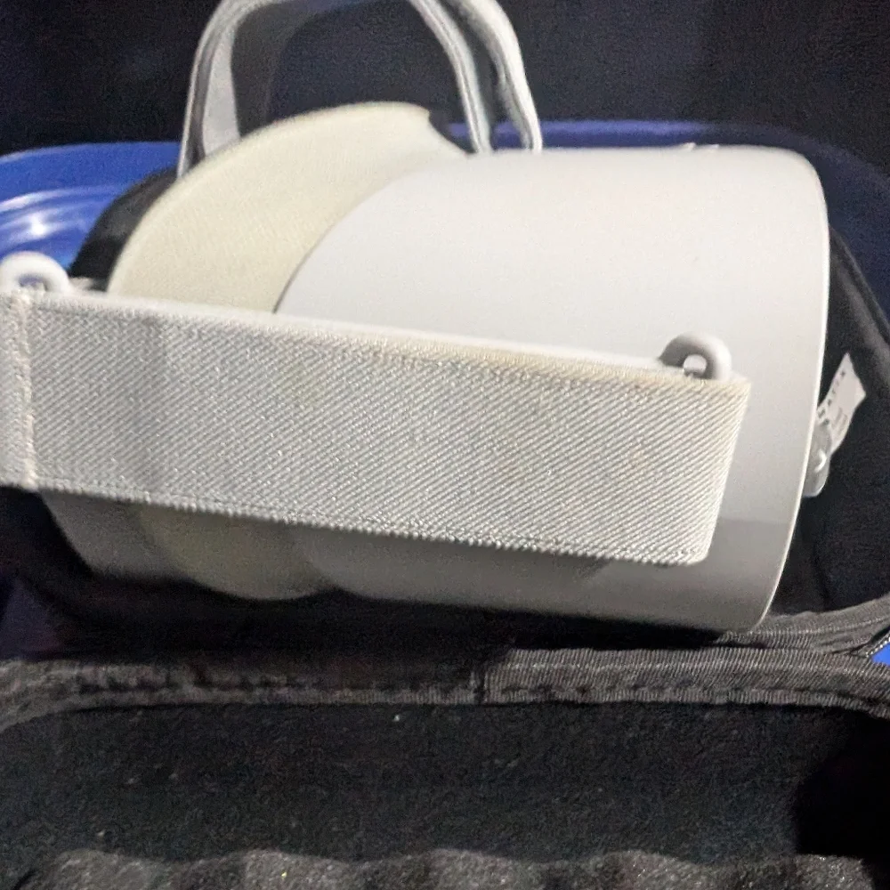Oculus Go VR headset + case 32gb